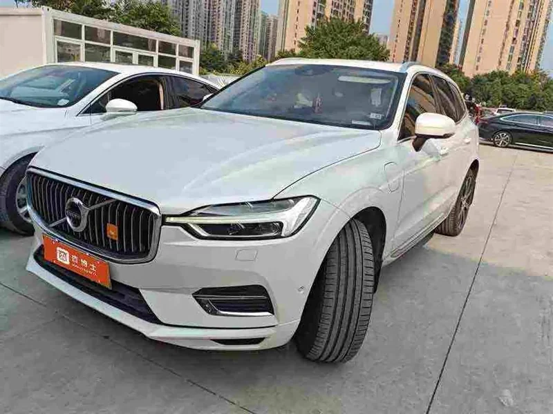 Volvo XC60 PHEV — фото 1