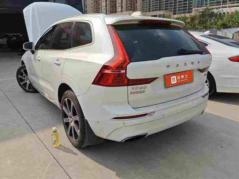Volvo XC60 PHEV — фото 3