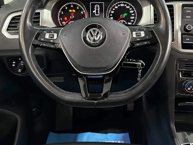 Volkswagen Golf — фото 19
