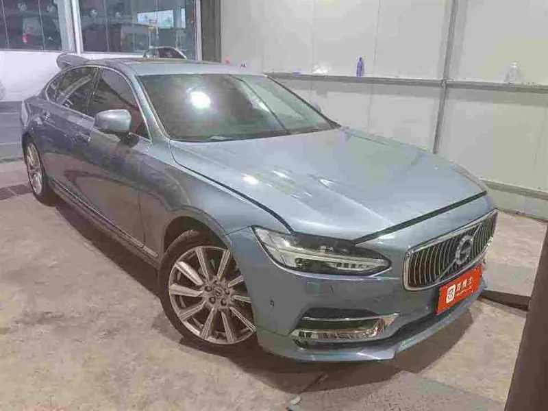 Volvo S90 — фото 1