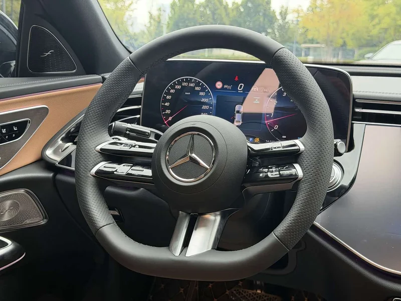 Mercedes-Benz E-Class — фото 12