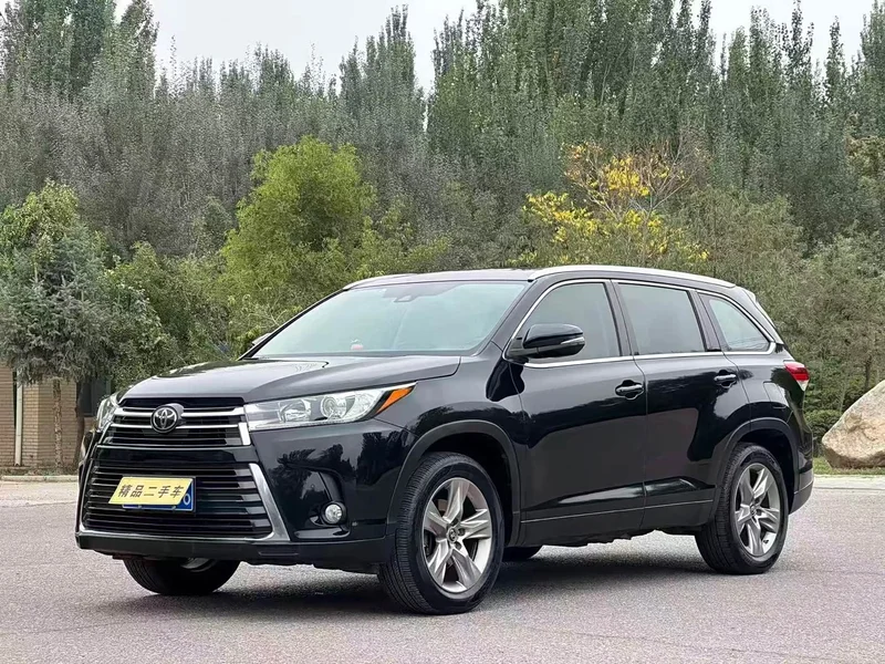 Toyota Highlander — фото 1