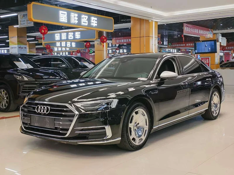 Audi A8 — фото 1