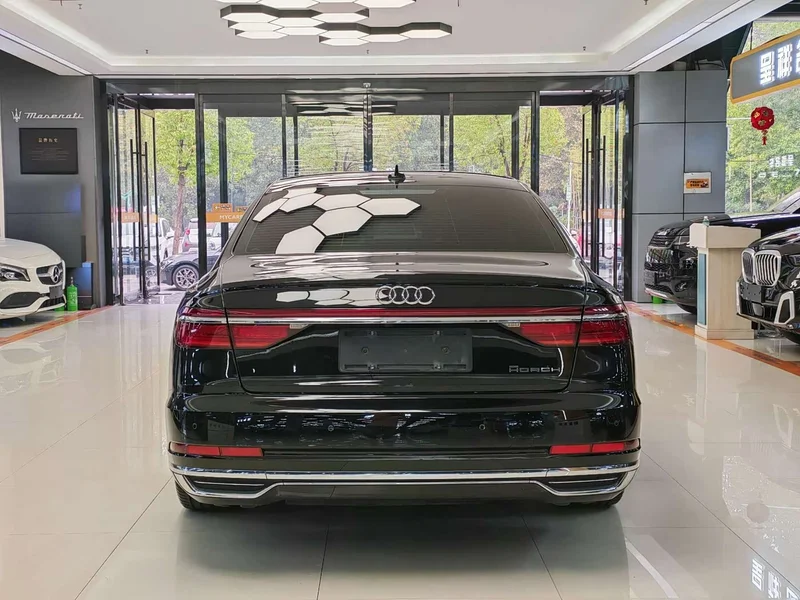 Audi A8 — фото 8