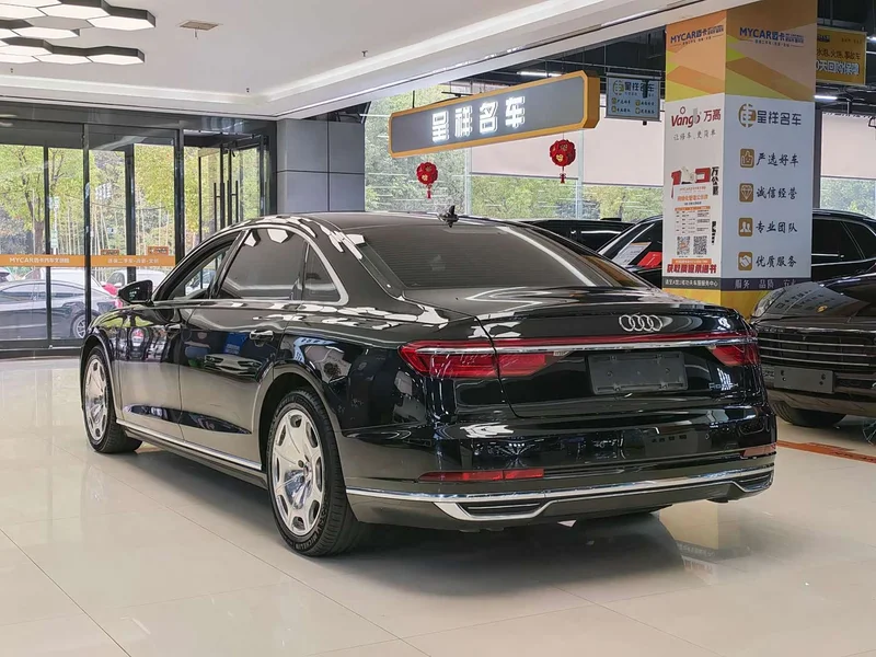 Audi A8 — фото 9