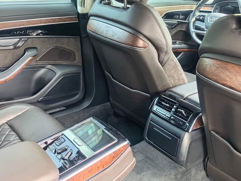 Audi A8 — фото 11