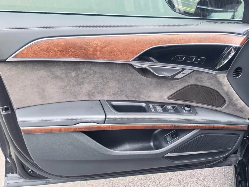 Audi A8 — фото 14