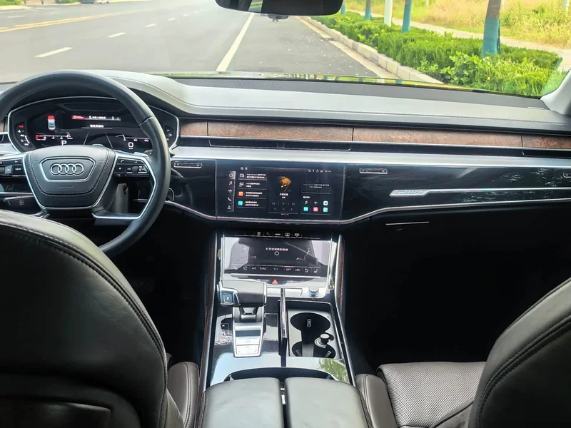 Audi A8 — фото 15