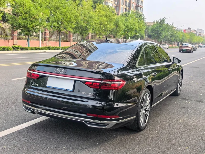 Audi A8 — фото 18