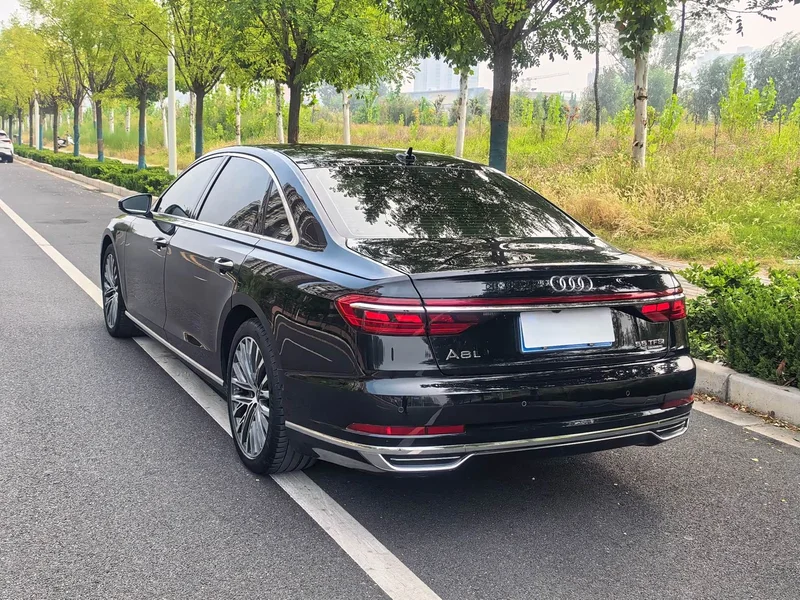 Audi A8 — фото 20