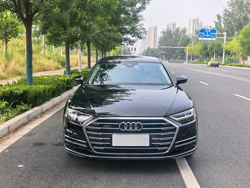 Audi A8 — фото 2