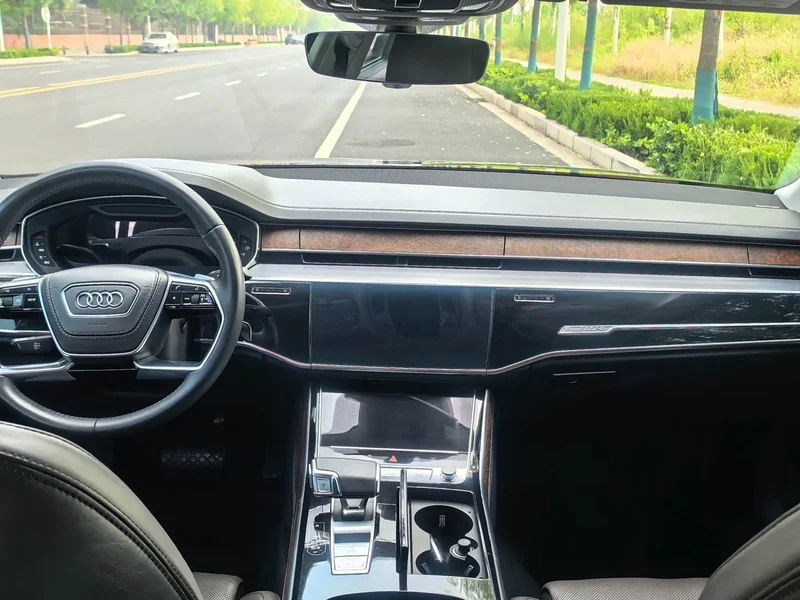 Audi A8 — фото 7