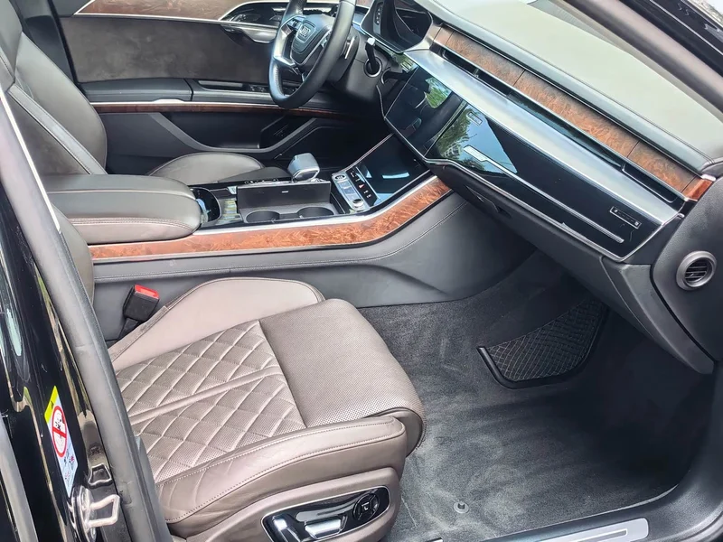 Audi A8 — фото 8