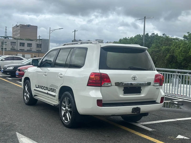 Toyota Land Cruiser (Imported) — фото 11