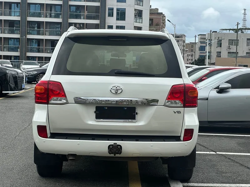 Toyota Land Cruiser (Imported) — фото 10