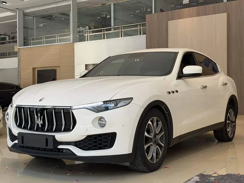 Maserati Levante — фото 1
