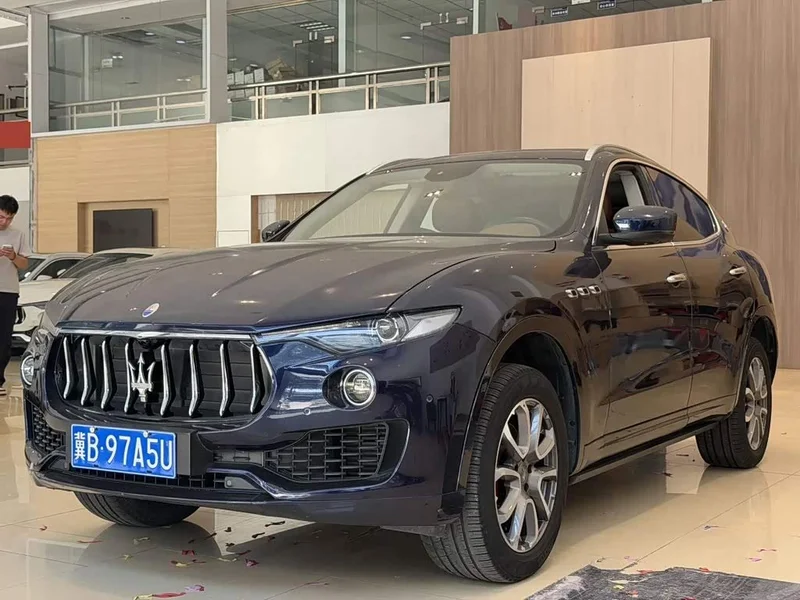 Maserati Levante — фото 1