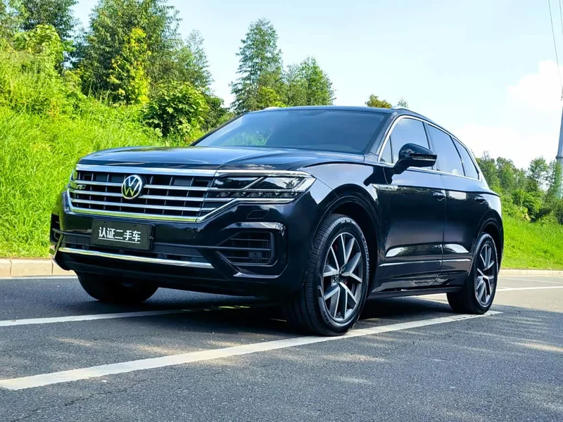 Volkswagen Touareg — фото 1