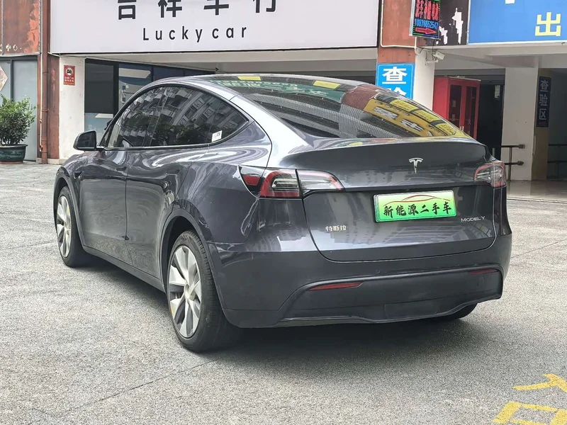 Tesla Model Y — фото 4