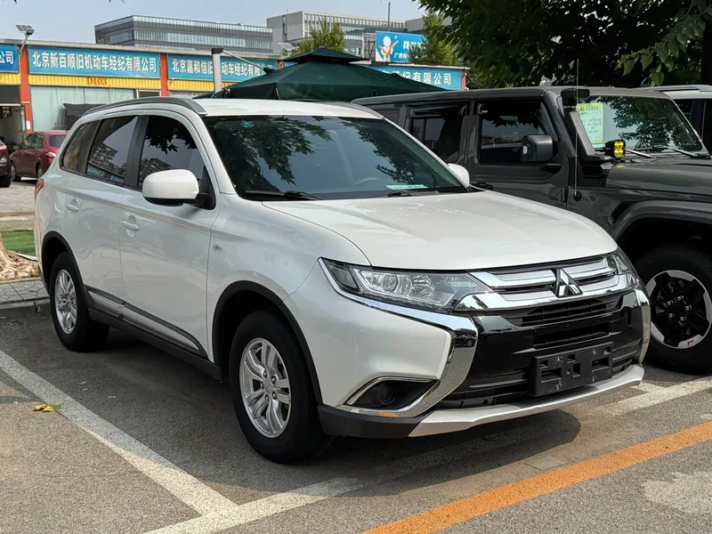 Mitsubishi Outlander — фото 2