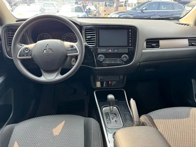 Mitsubishi Outlander — фото 10