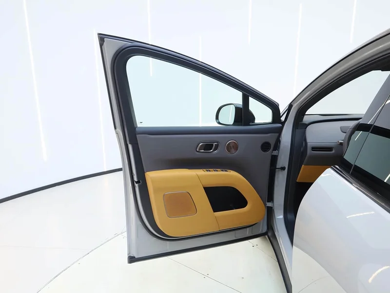 Li Auto i8 — фото 11