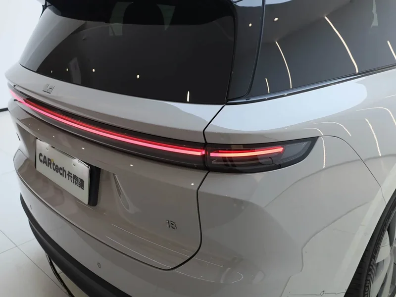 Li Auto i8 — фото 12