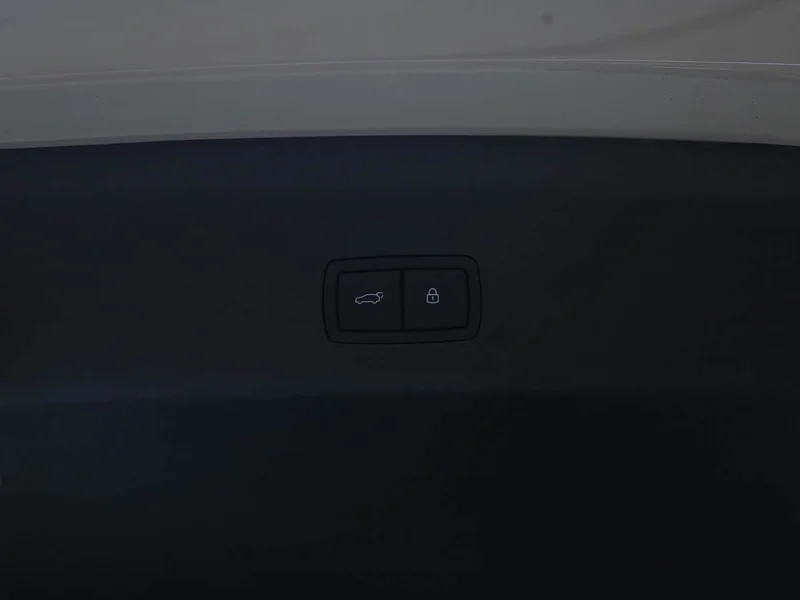 Li Auto i8 — фото 16