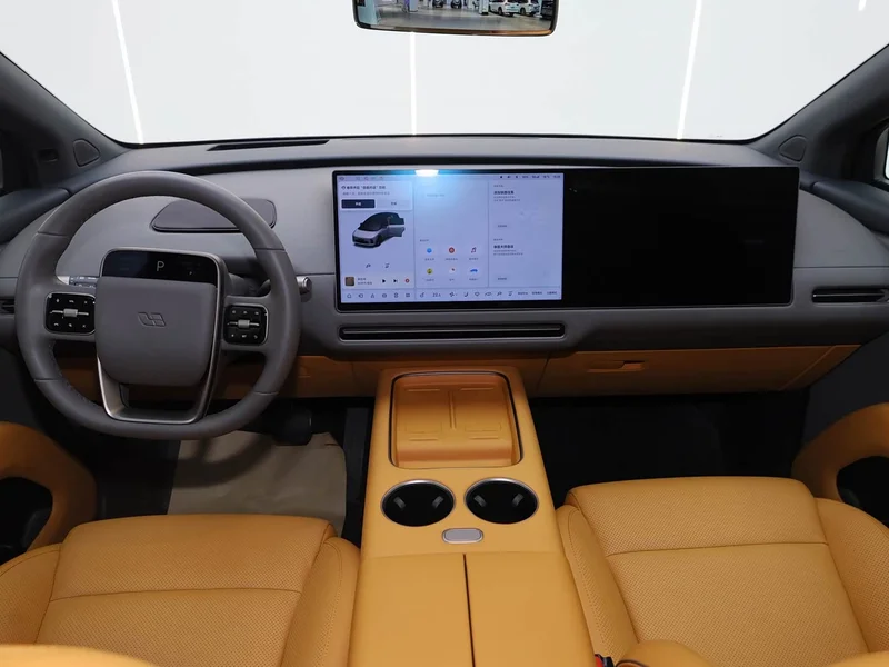 Li Auto i8 — фото 17