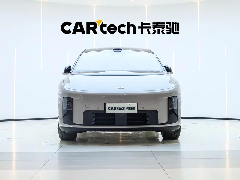 Li Auto i8 — фото 10