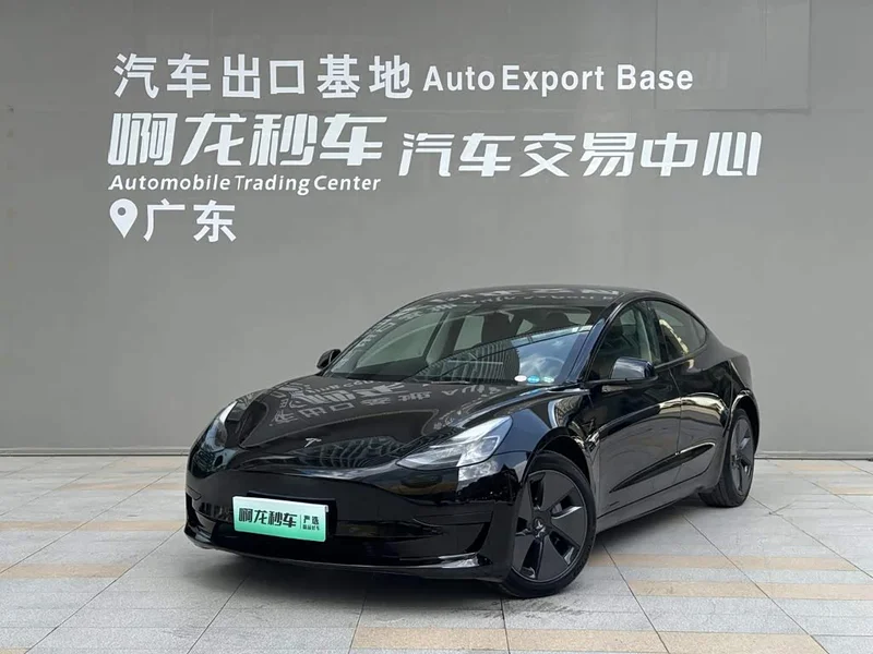 Tesla Model 3 — фото 1