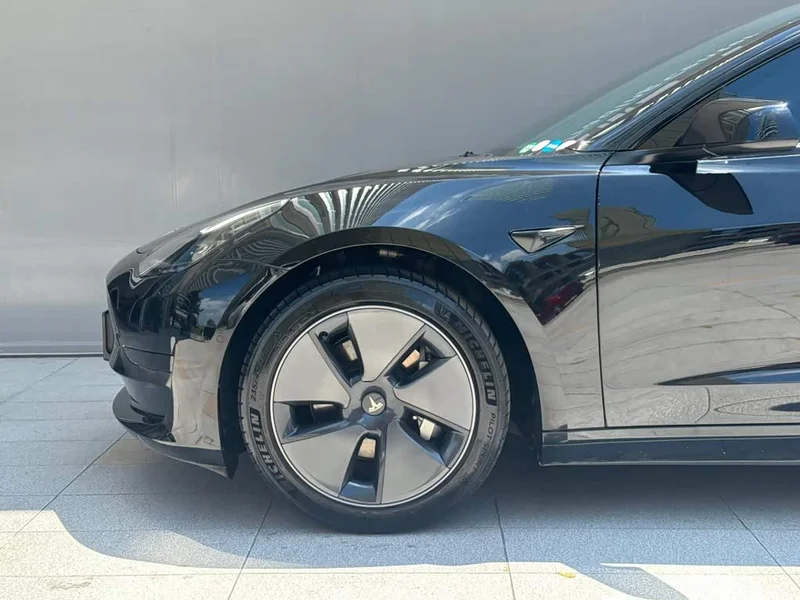 Tesla Model 3 — фото 13