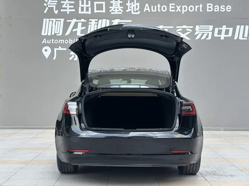 Tesla Model 3 — фото 14