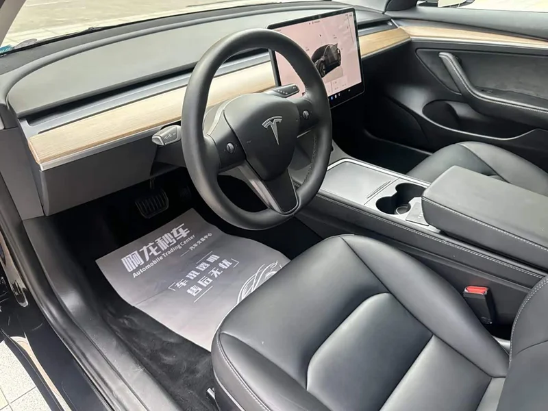 Tesla Model 3 — фото 7
