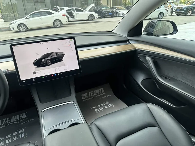 Tesla Model 3 — фото 9