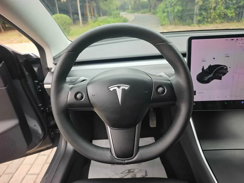 Tesla Model 3 — фото 13