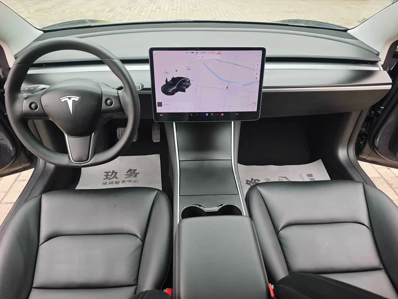 Tesla Model 3 — фото 7