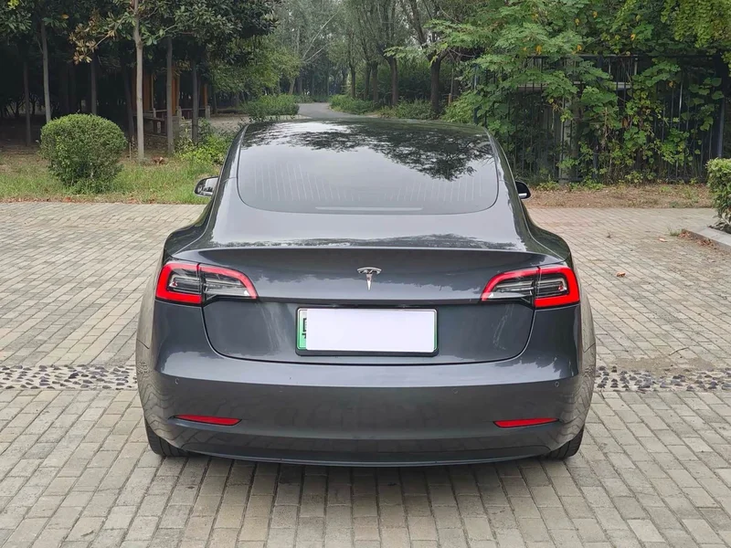 Tesla Model 3 — фото 9