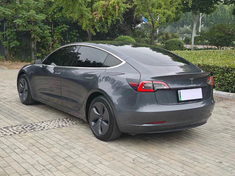 Tesla Model 3 — фото 10