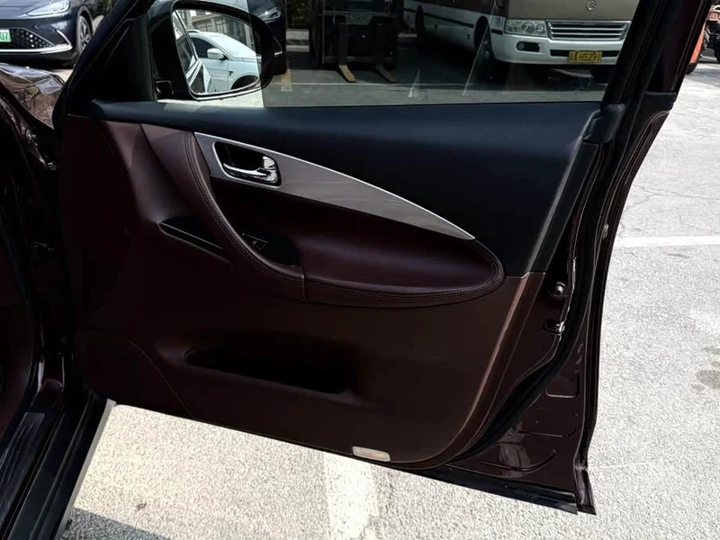 Infiniti QX50 (Imported) — фото 12