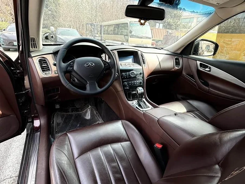 Infiniti QX50 (Imported) — фото 16