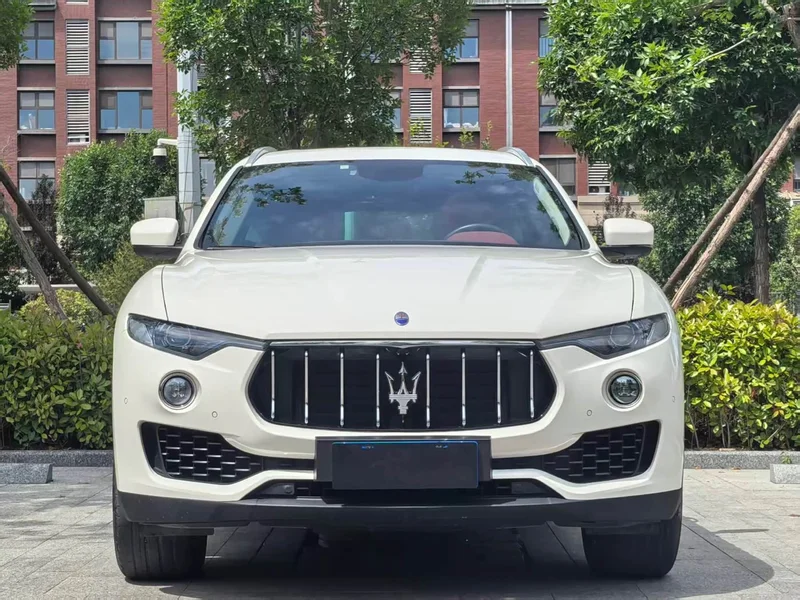 Maserati Levante — фото 1