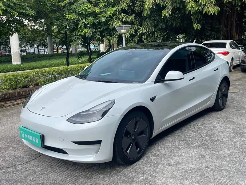 Tesla Model 3 — фото 1
