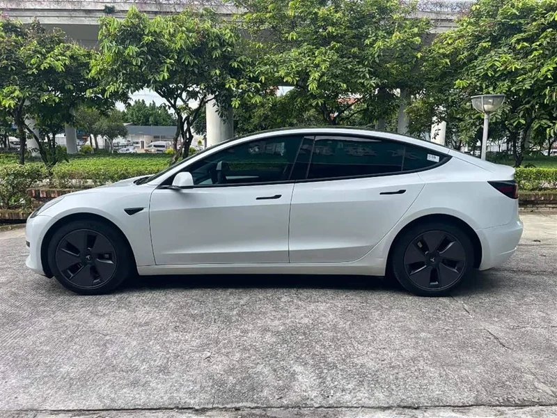Tesla Model 3 — фото 10