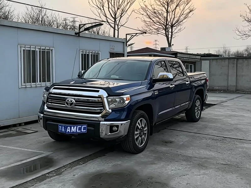 Toyota Tundra — фото 1