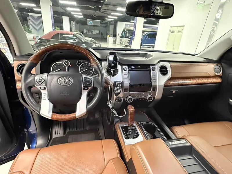 Toyota Tundra — фото 20