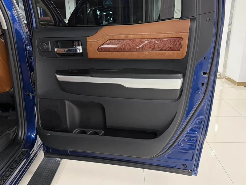 Toyota Tundra — фото 24