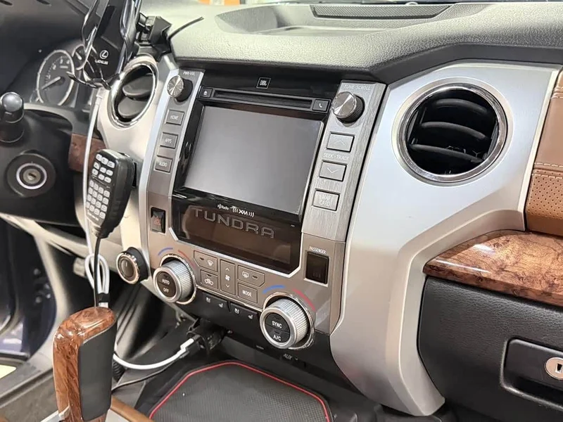 Toyota Tundra — фото 25