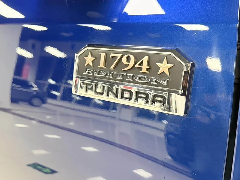 Toyota Tundra — фото 31