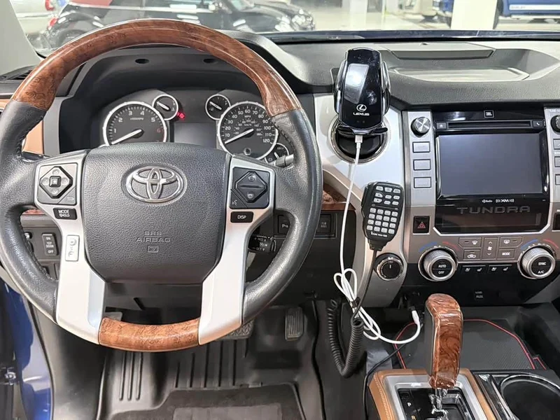 Toyota Tundra — фото 36